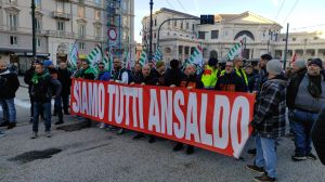 Ansaldo, a Genova sciopero e un migliaio in corteo per i 16 lavoratori denunciati. Udienza preliminare rinviata a marzo