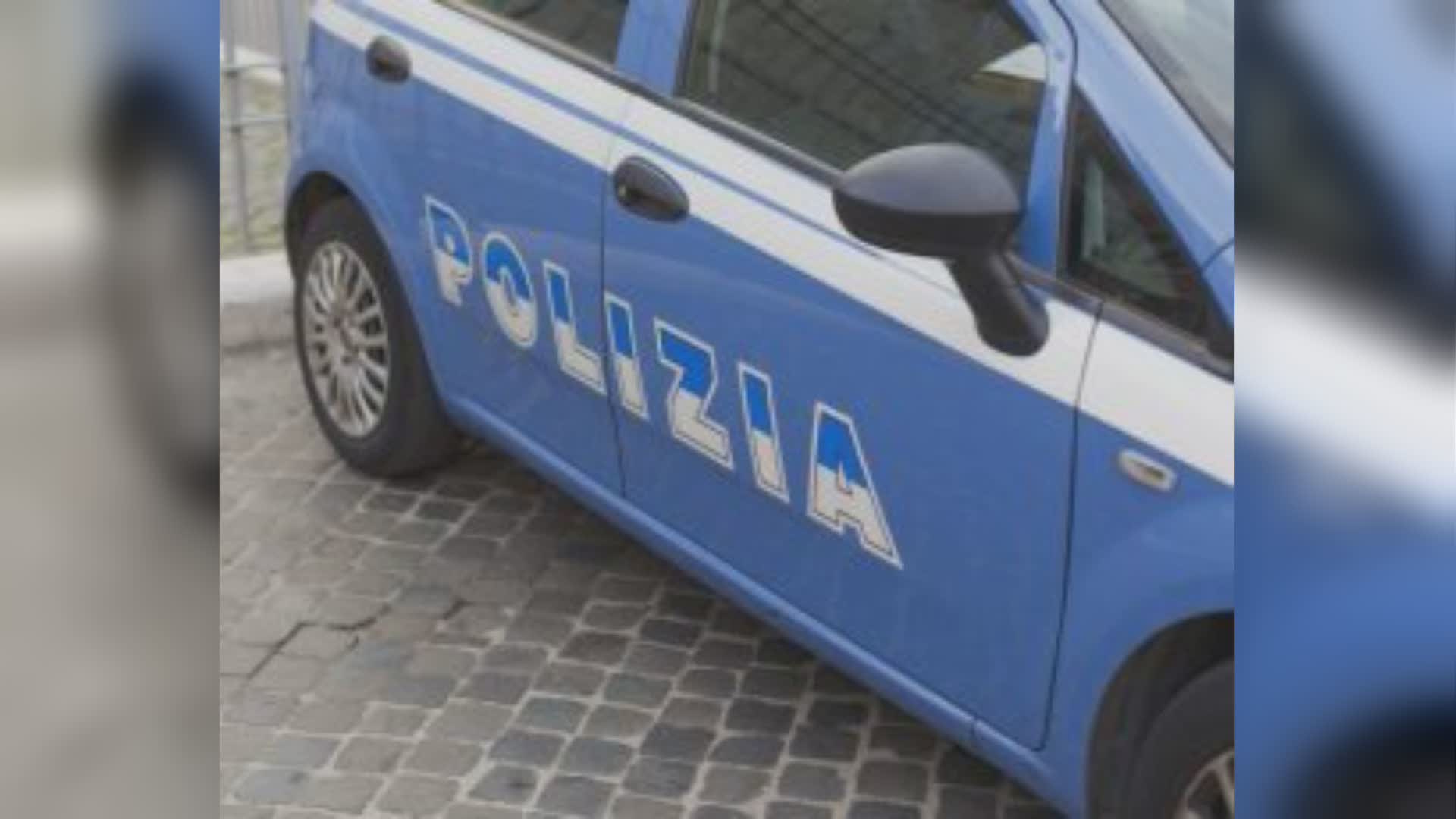 Genova: accusa di furto una dipendente e l'accoltella a una mano