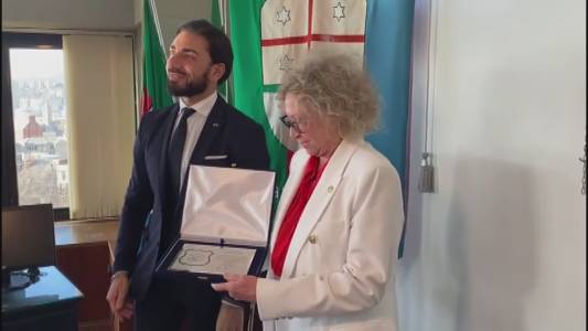 Genova, lotta al Covid: la Regione premia la dottoressa dell'Asl 5 spezzina Stefania Artioli