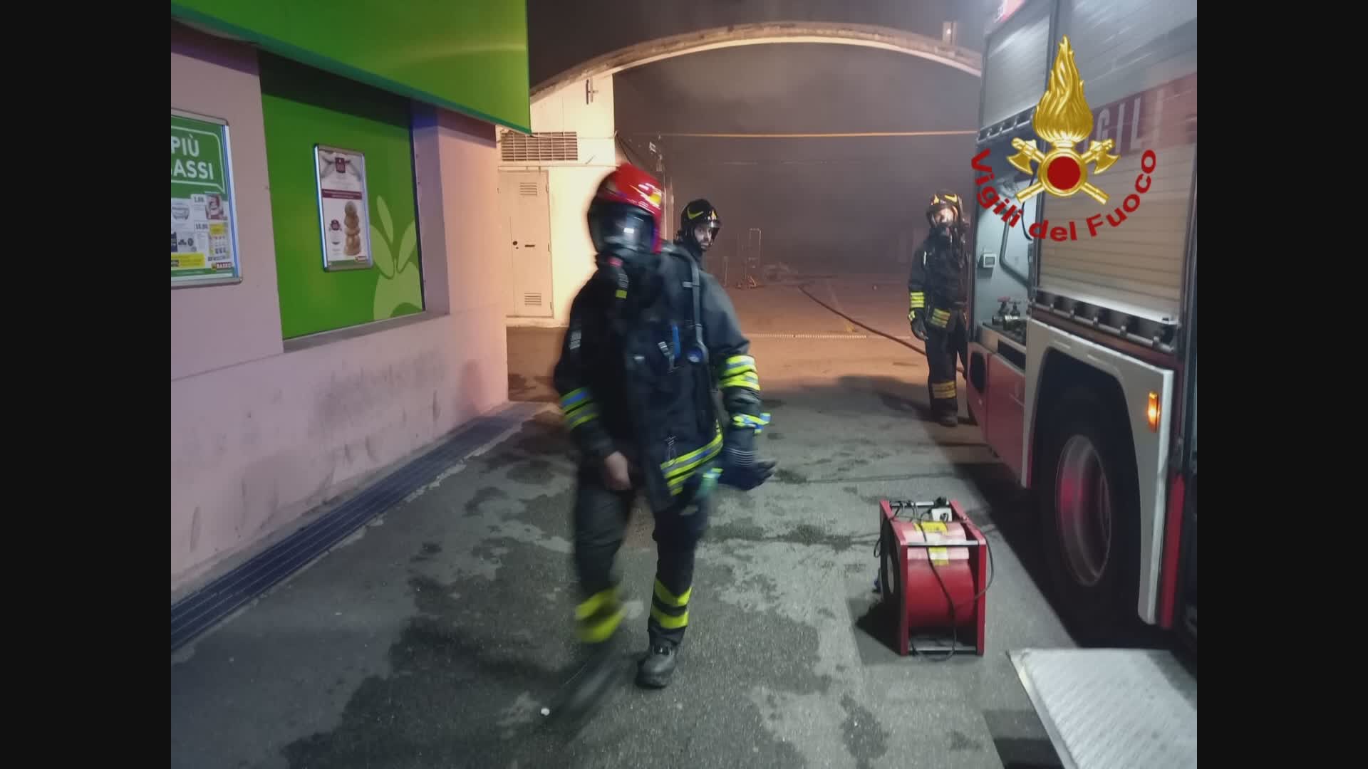 Genova, motorino "fantasma" cade in un bosco e resta acceso: recuperato dai vigili del fuoco