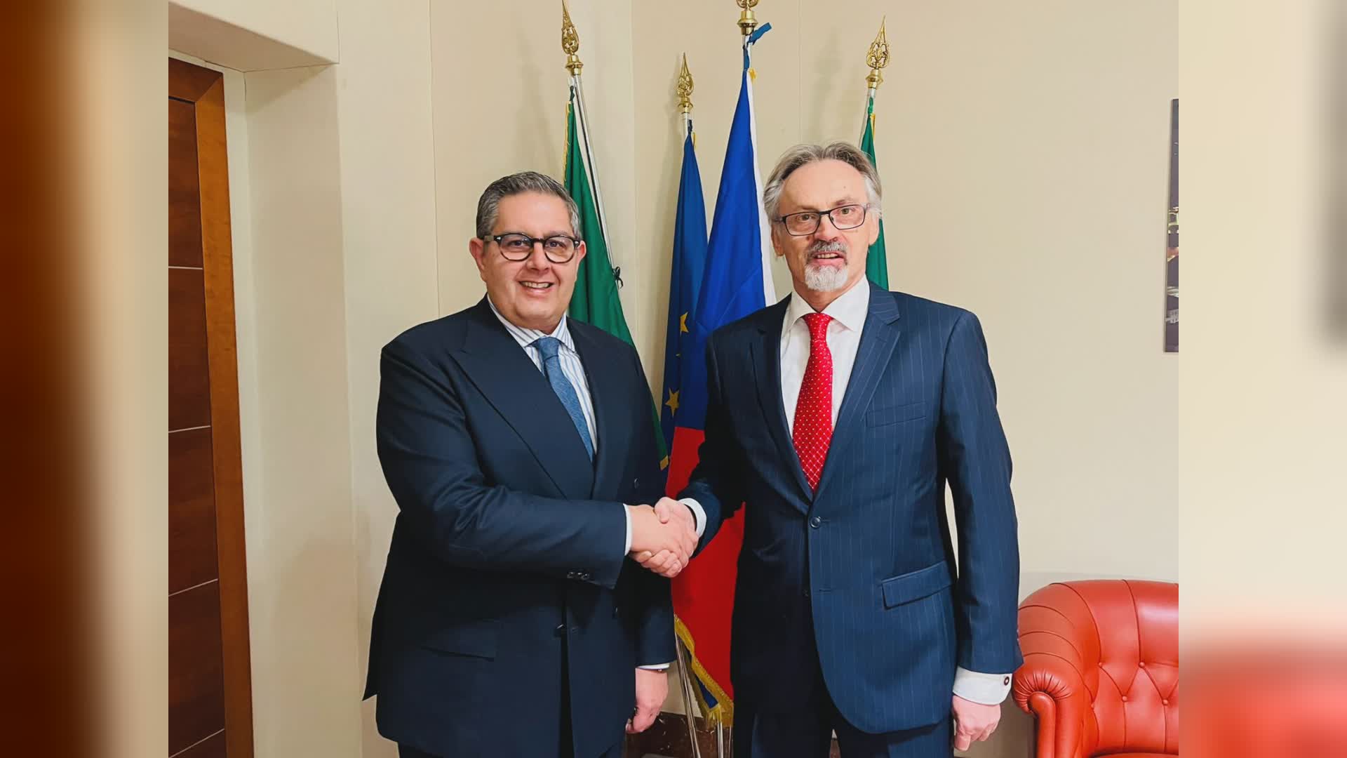 Liguria, il presidente Toti incontra il console ceco a Milano Pocuch
