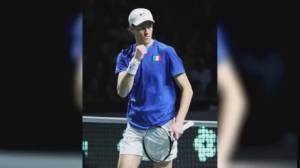 Tennis, super Sinner: batte Djokovic in quattro set e vola in finale agli Australian Open