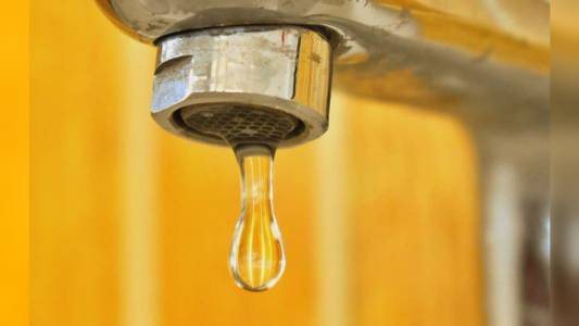 Genova, guasto a un tubo a Oregina: diverse vie senz'acqua. Tecnici di Ireti al lavoro