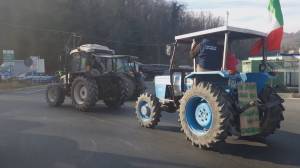 Busalla, trattori al casello dell'A7. Bellomo (Comitato "Custodi del territorio"): "Latte e carne sintetici e grano canadese, perché protestiamo"