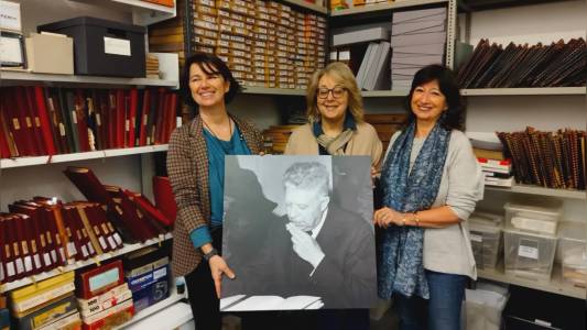 Genova, Montale: l'archivio Leoni dona un ritratto del poeta Premio Nobel 1975 all'istituto scolastico a lui intitolato