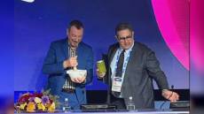 Sanremo: Toti nomina Amadeus "Ligure Doc", pesto e mortaio anche per il conduttore del Festival