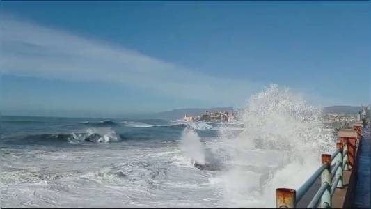 Liguria, maltempo con piogge diffuse: domenica all'insegna di un'intensa mareggiata
