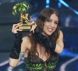 Festival di Sanremo 2024, vince Angelina Mango. La vocal coach Satragno fa tripletta in top 5 con Irama, Geolier e Annalisa