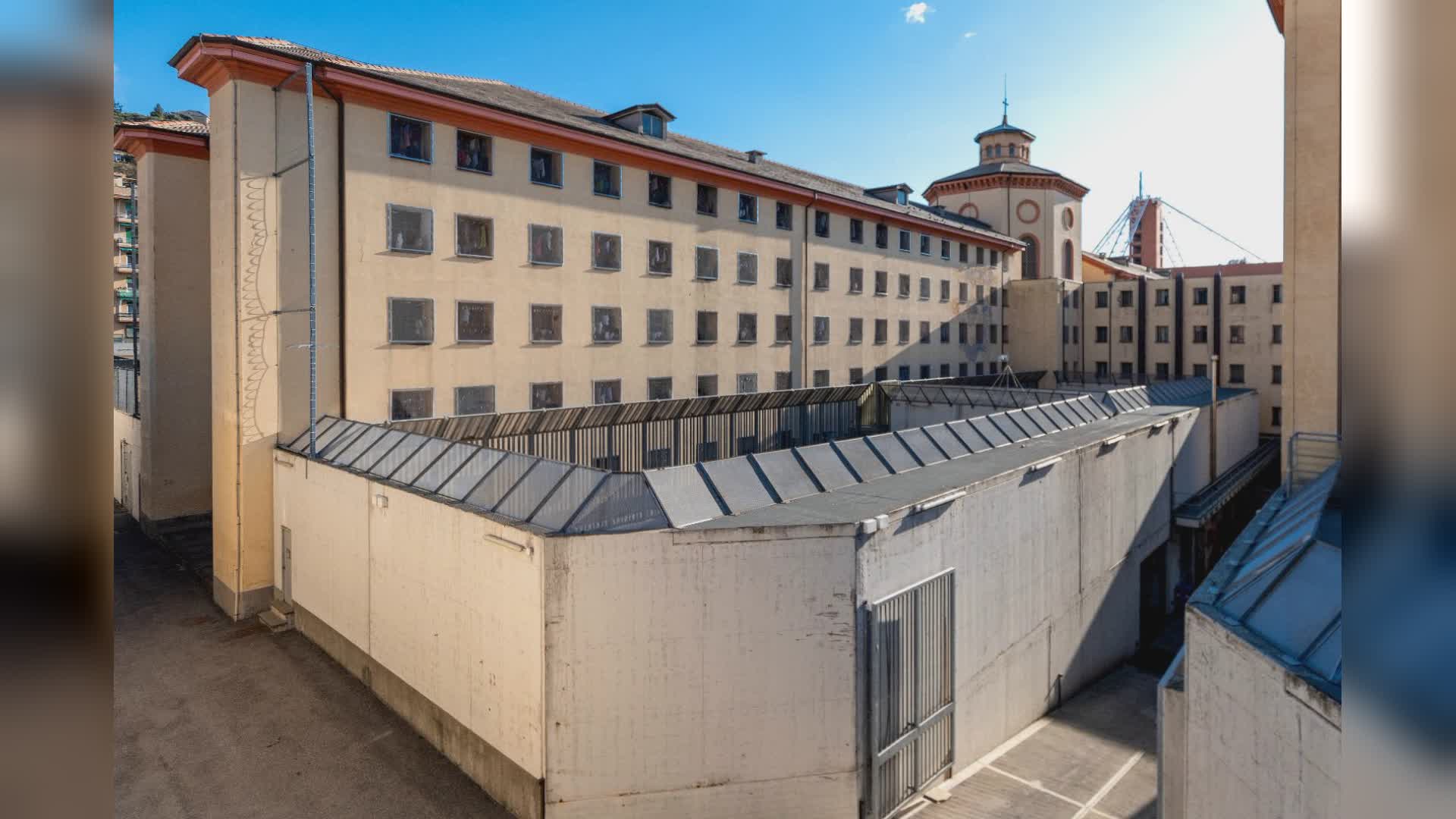 Genova, tentata evasione dal carcere di Marassi: detenuto bloccato vicino al muro di cinta