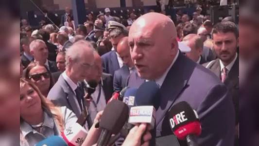 Governo: ministro Crosetto ricoverato d'urgenza per malore, gli auguri di Toti