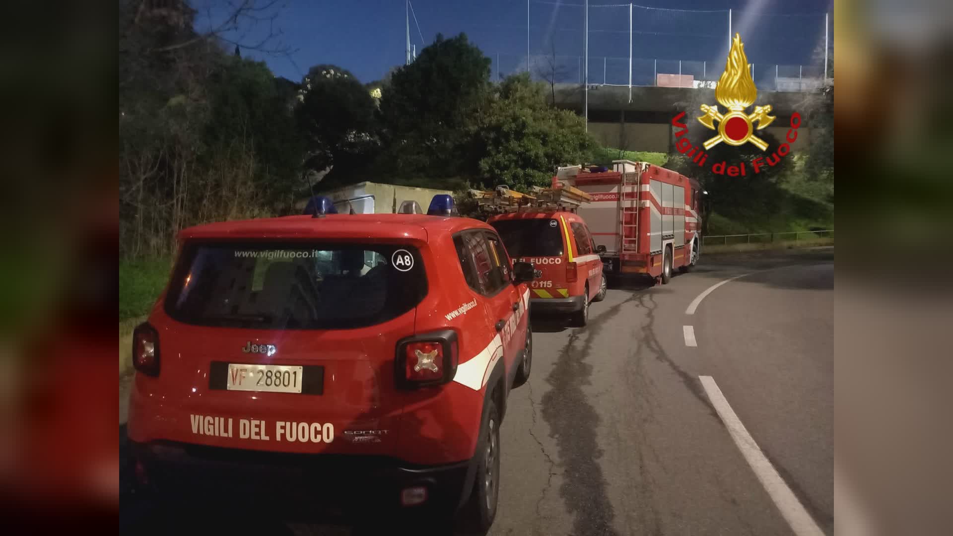 Genova, idrocarburi nel rio Marrozzo: vigili del fuoco a lavoro per individuare la perdita