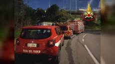 Genova, idrocarburi nel rio Marrozzo: vigili del fuoco a lavoro per individuare la perdita