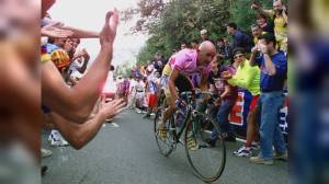 Vent'anni fa l'addio a Marco Pantani, il Pirata sempre in fuga che andava forte in salita per "accorciare l'agonia"