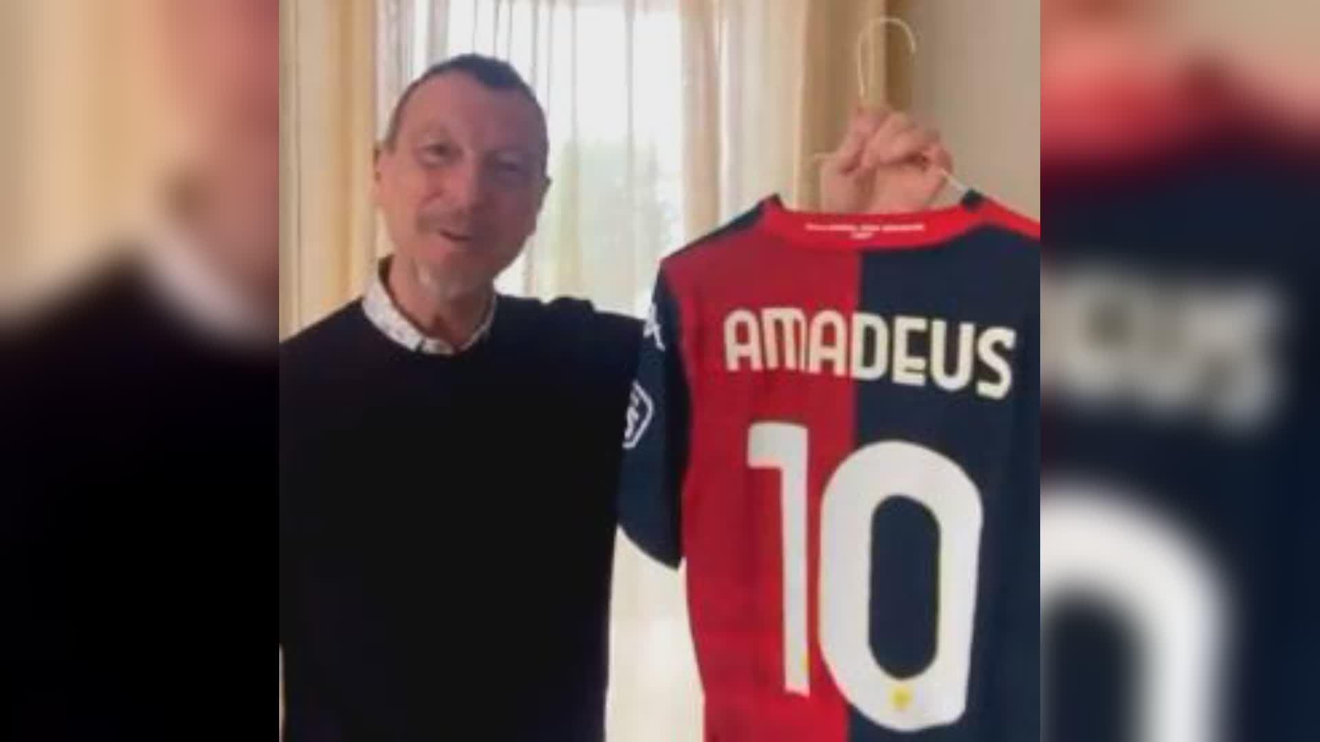 Genoa, regalo speciale per Amadeus: la maglia rossoblu' con il numero 10