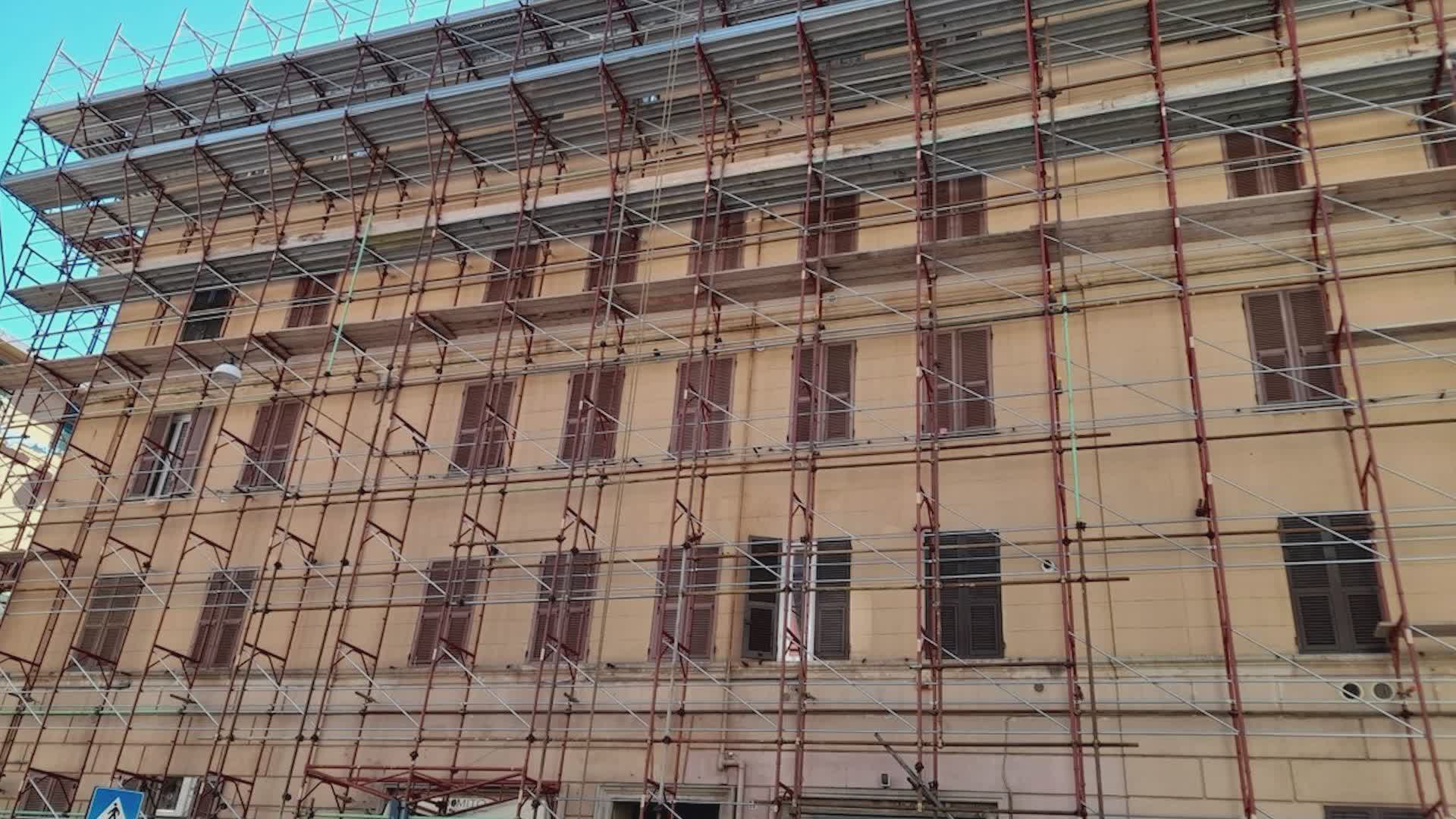 Genova, un anno dopo l'incendio di via Piacenza 17: inagibili 80 appartamenti, il 19 febbraio assemblea per appaltare lavori di rifacimento tetto