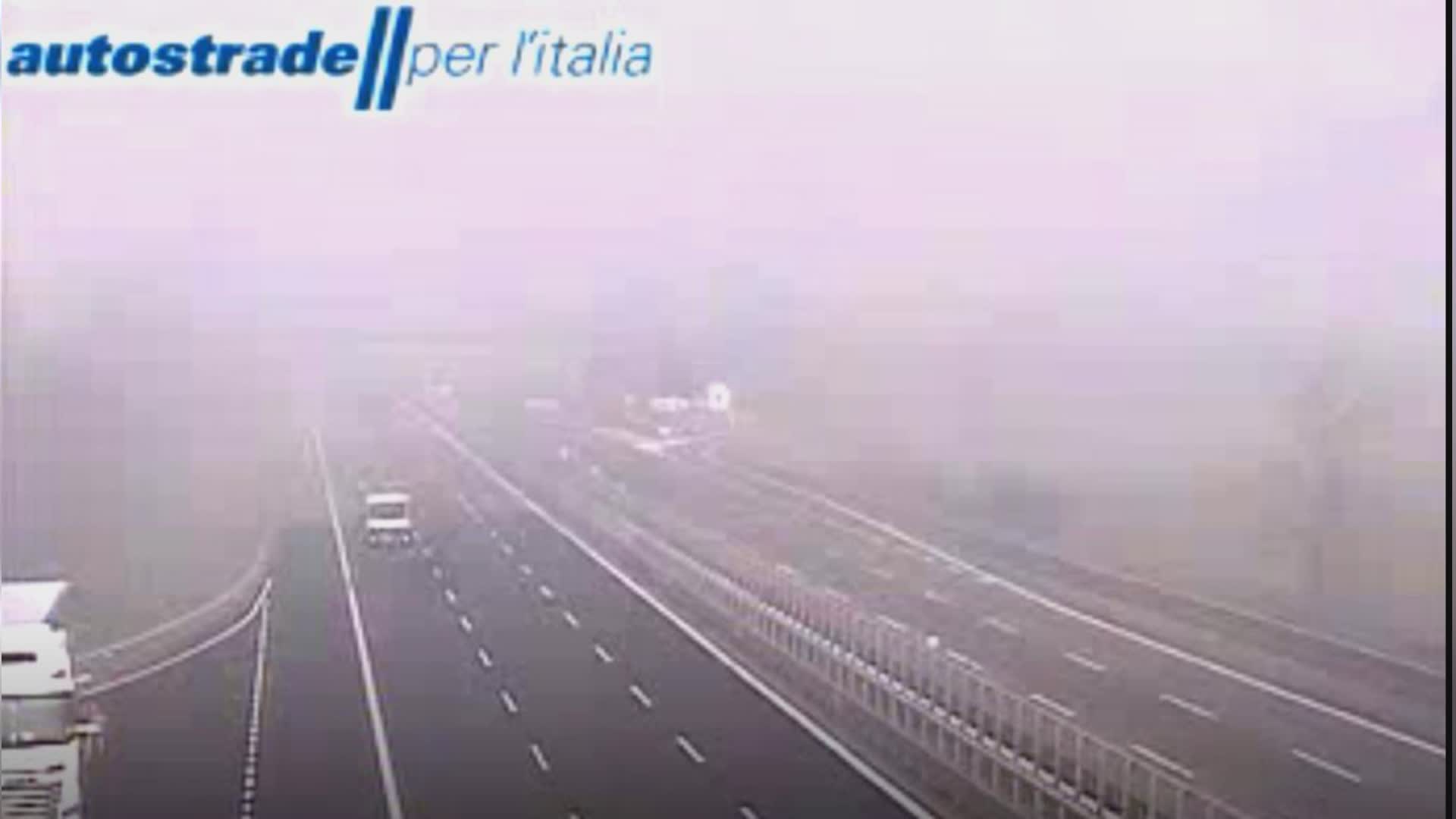 A26, nebbia e incidenti tra diramazione Predosa-Bettole e Casale Monferrato sud: tratto riaperto dopo oltre due ore di chiusura