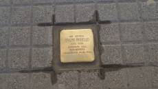 Genova, posata la tredicesima pietra d'inciampo in ricordo del deportato Orazio Robello. La nipote: "I giovani tramandino il messaggio"