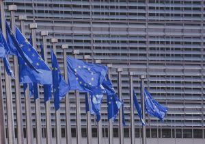 Commissione UE presenta la valutazione intermedia del dispositivo per la ripresa e la resilienza 
