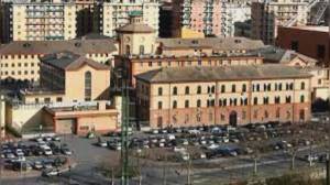 Genova, uomo di 40 anni evade dai domiciliari e si consegna in carcere: "Meglio in cella che con la mia compagna"