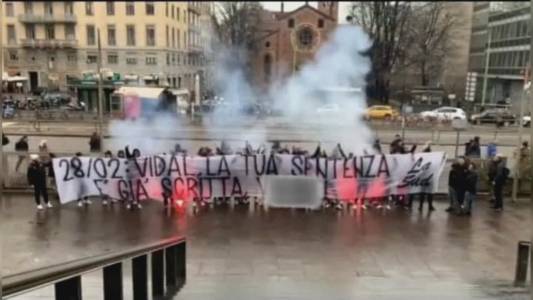 Milano, "Giù le mani dalla Sampdoria": ultrà davanti al Tribunale per l'udienza sul ricorso, rinviata al 13 marzo. Manfredi: "Siamo sereni"