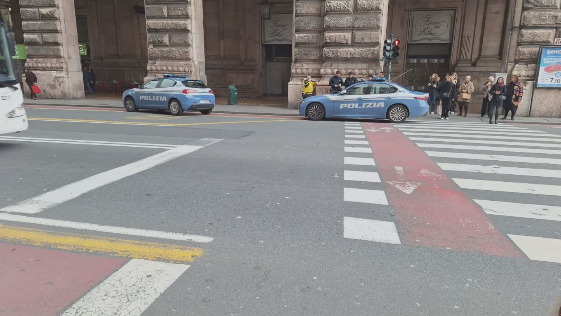 Genova, lite in piazza De Ferrari: rissa tra due uomini