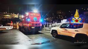 Genova: cade in mare con l'auto, riesce a uscire prima di inabissarsi e si salva
