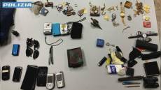 Genova, avevano addosso gioielli, orologi e apparecchi elettronici: arrestati per ricettazione