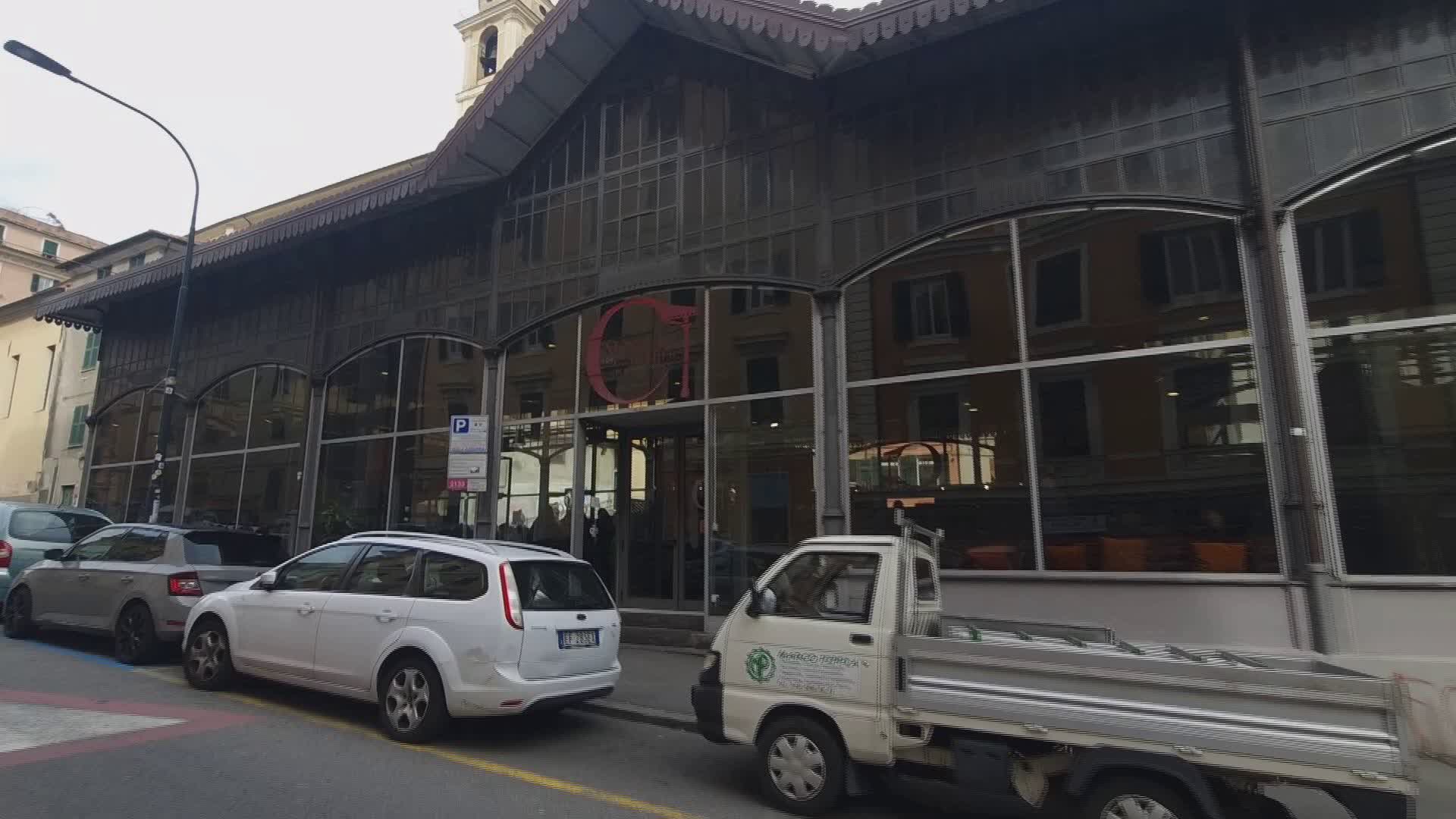 Genova, accordo tra UniGe e Mercato del Carmine: gli studenti pranzeranno a 5 euro. Il rettore Delfino: "Che sia anche uno spazio sociale"