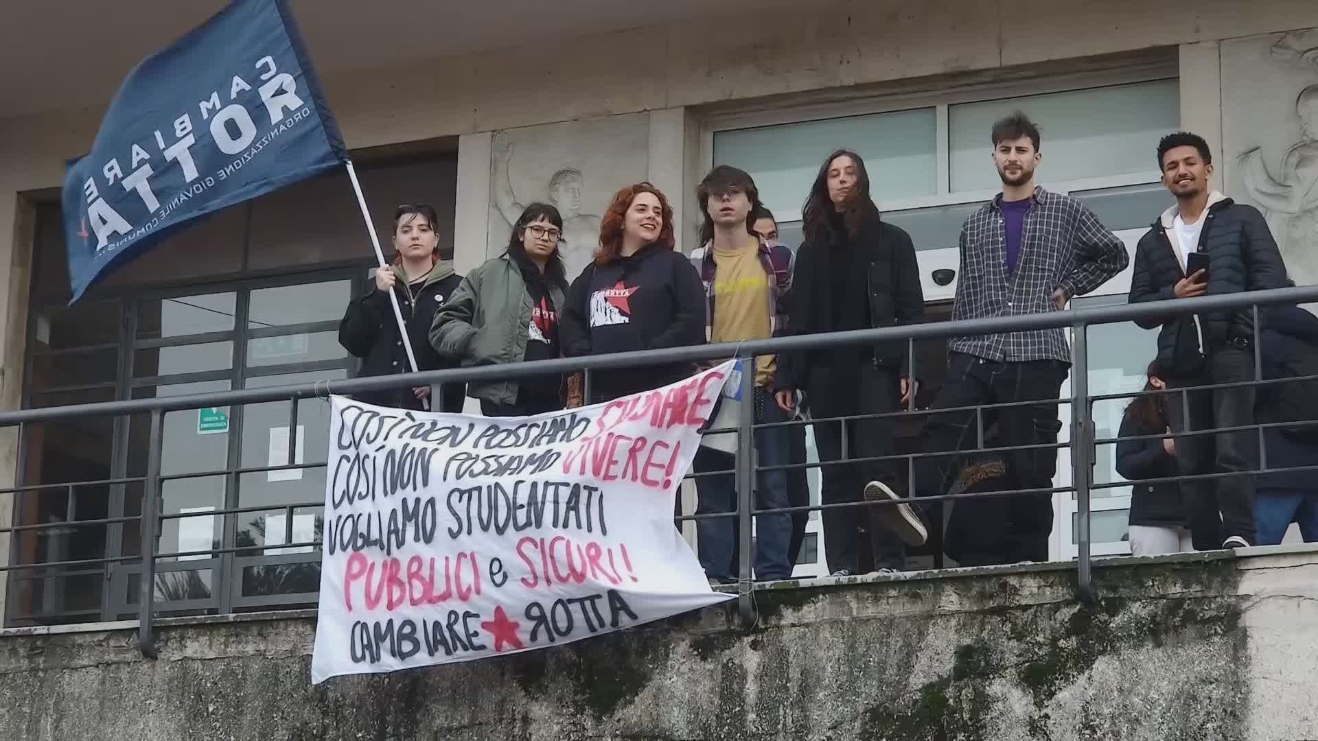 Genova, studentato di corso Gastaldi allagato, gli universitari alzano la voce: "No alla gestione delle cds ai privati"