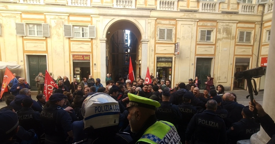 Genova, manifestazione pro Palestina davanti a Palazzo Tursi