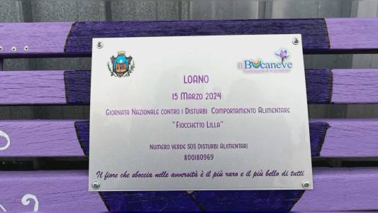 Loano: giornata della lotta ai disturbi alimentari, inaugurata panchina lilla