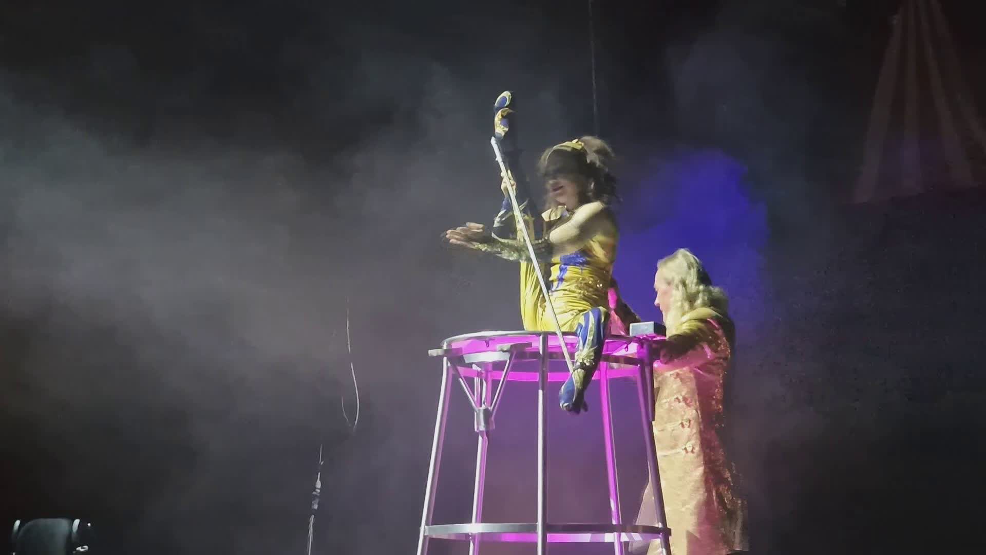 Genova, debutto di successo del Gravity Circus con “Equilibrium”: straordinaria la storia dell'unica verticalista paraplegica al mondo