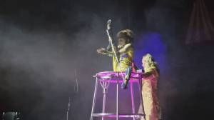 Genova, debutto di successo del Gravity Circus con “Equilibrium”: straordinaria la storia dell'unica verticalista paraplegica al mondo