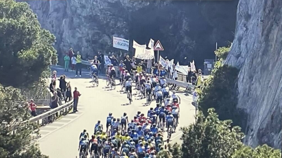"No al rigassificatore": la protesta arriva anche sulle strade della Milano-Sanremo
