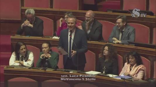 Senato, scontro Sangiuliano-Pirondini: "Senatore in conflitto di interessi", "Ministro, vota cose che non ha letto, aggressività inadeguata al ruolo"