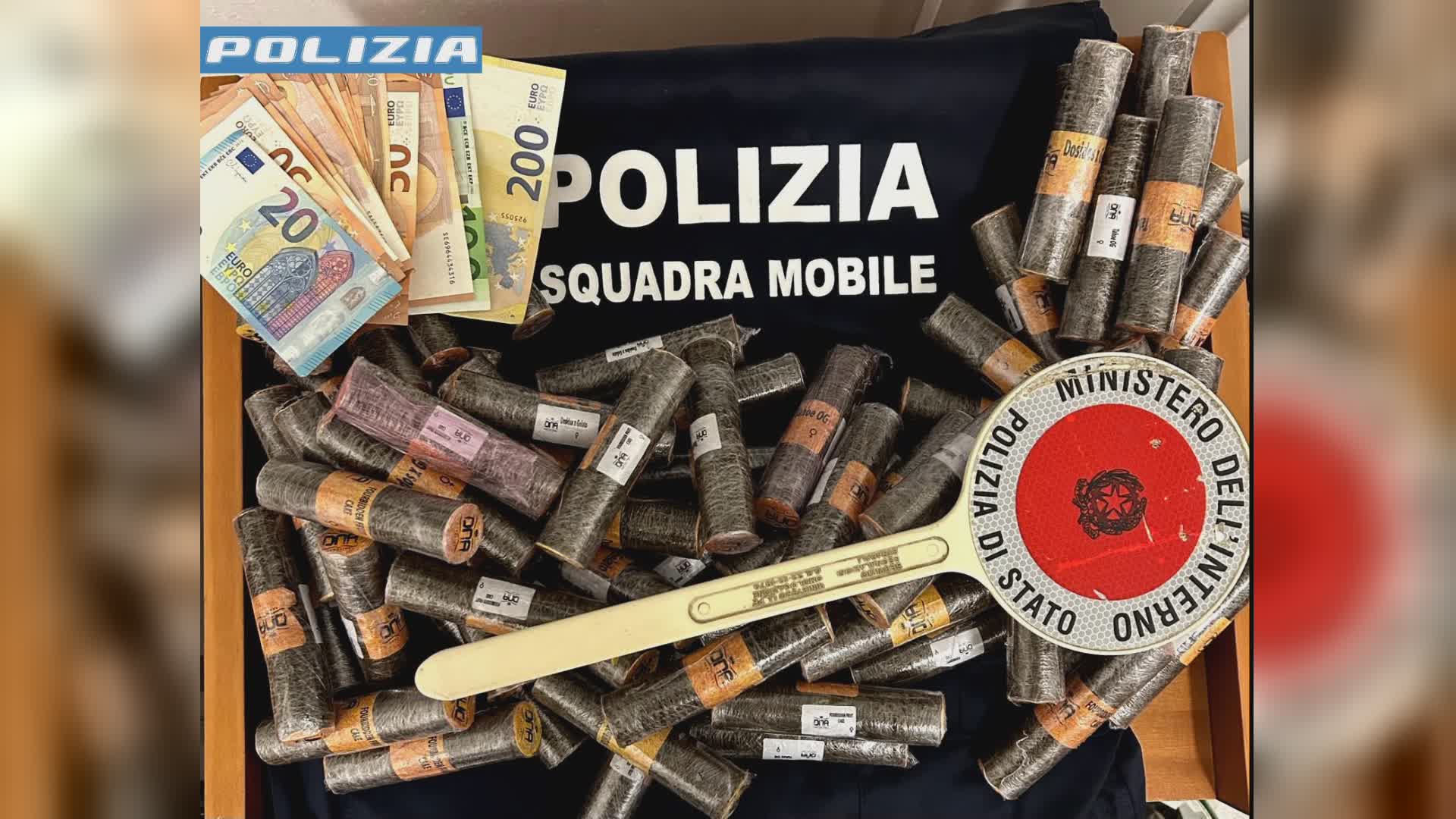 Genova, coppia "insospettabile" con 10 chili di hashish in casa: due arresti nel levante