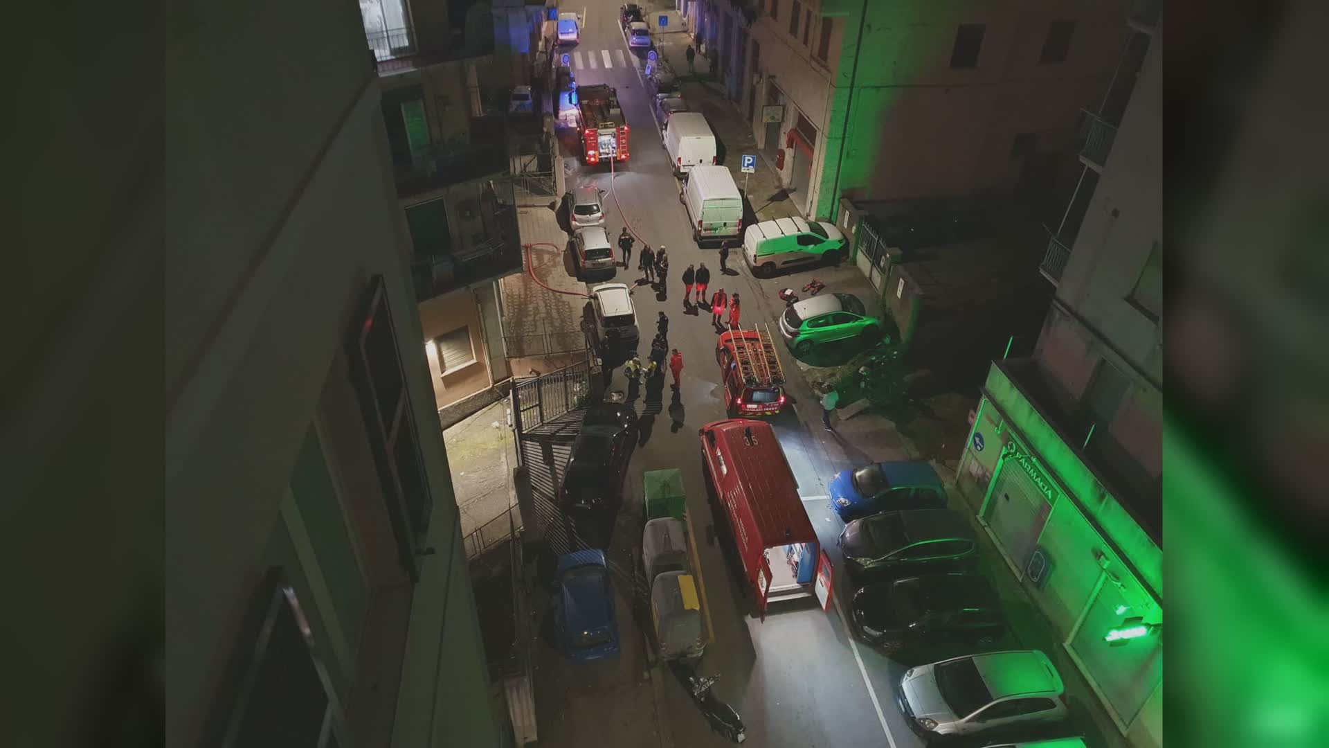 Genova, incendio nella notte in un appartamento di via Terpi: due persone intossicate