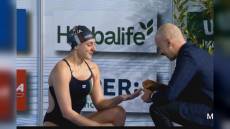 Linda Cerruti, proposta di matrimonio a bordo vasca: lei dice "sì"