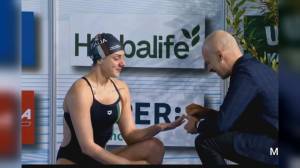 Linda Cerruti, proposta di matrimonio a bordo vasca: lei dice "sì"