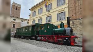 "Fior d'Albenga": un treno da museo in piazza San Michele