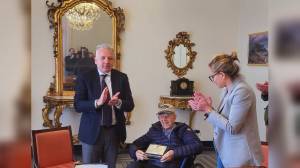 La Spezia: sindaco Peracchini e vicesindaco Frija premiano Giovanni Ghetti, custode veterano della cultura locale