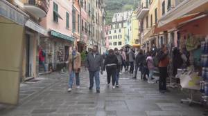 Cinque Terre, tra friggitorie e negozi 'cinesi' arriva l'appello dei sindaci: "L'Unesco protegga la tradizione dei nostri commerci"