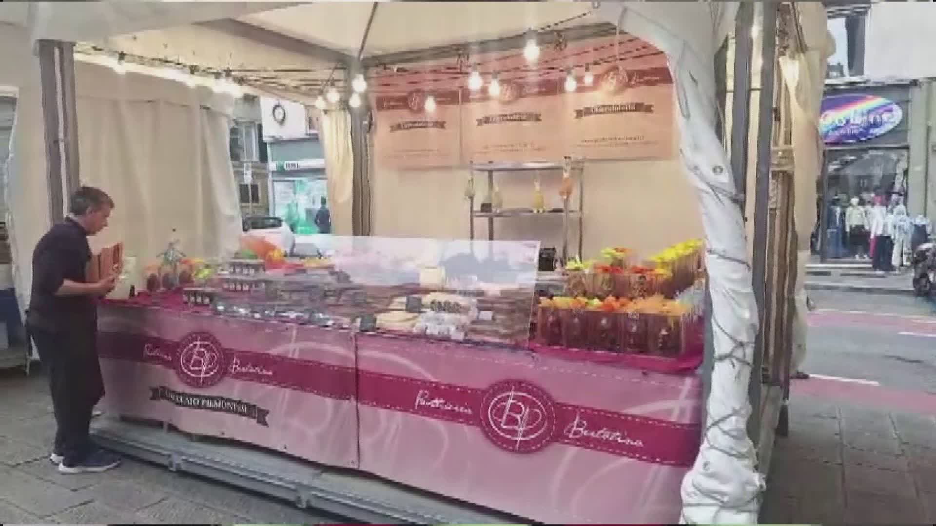 Genova, i mercatini di Pasqua in piazza Matteotti: artigianato a agroalimentare