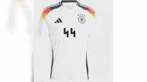 Germania, l'Adidas "vieta" la divisa 44 della nazionale: ricorda il simbolo delle SS