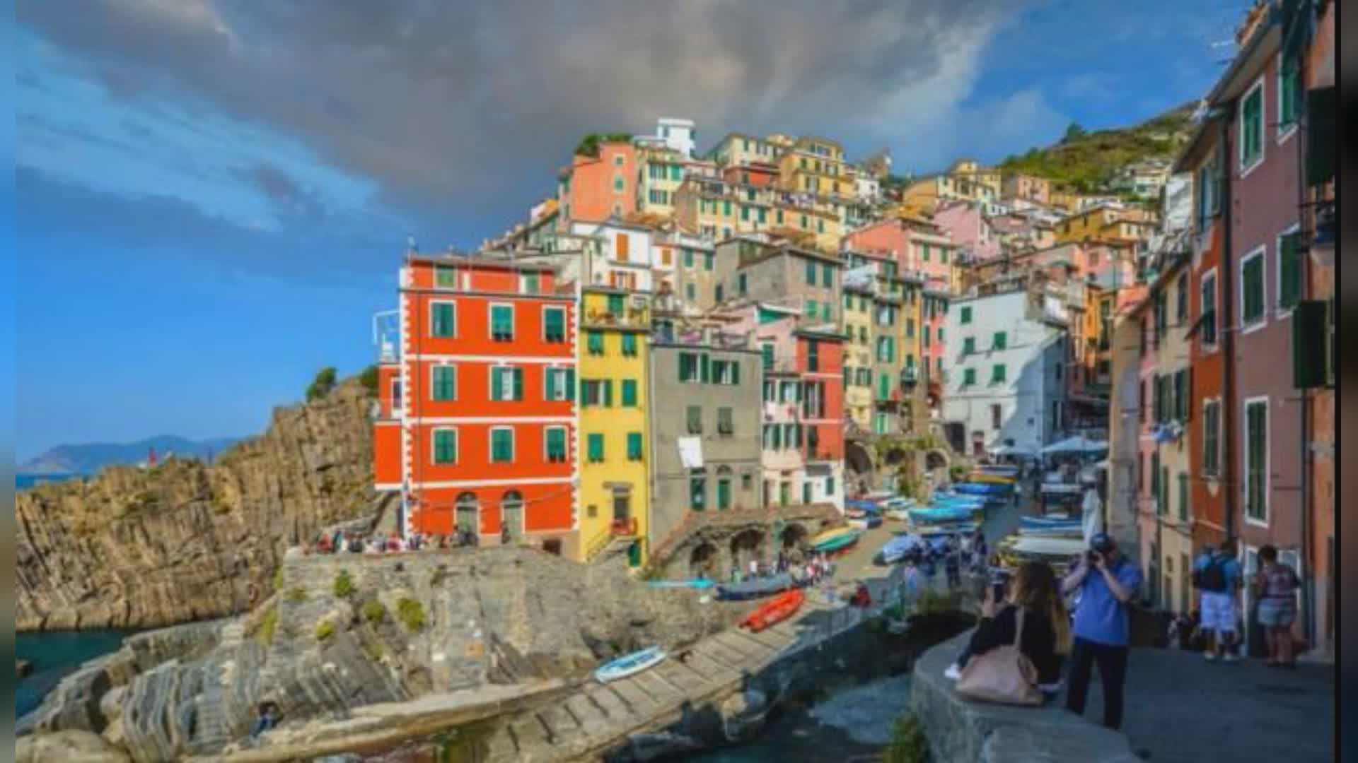 Cinque Terre, rincari treni, Centi e Lombardi (Lista Sansa-Leali a Spezia): "Regione usa turismo come bancomat per politica di Toti"