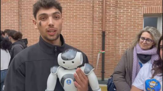 Ronco Scrivia, il robot dei ragazzi del Primo Levi diventa star: “Così sogniamo il nostro futuro in azienda”