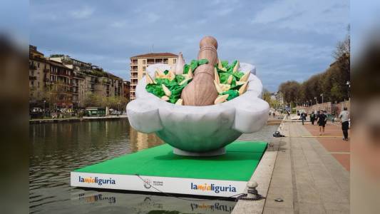 Milano: Regione Liguria, il mortaio gigante arrivato in Darsena