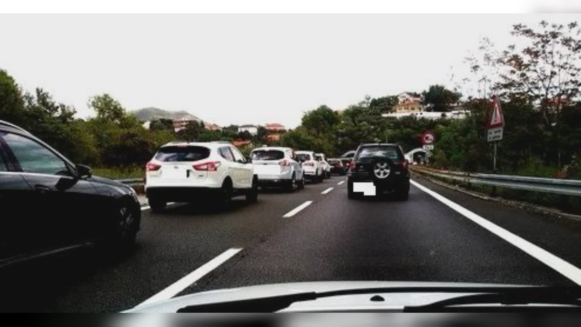 Autostrade, tamponamento all'alba sulla A10 all'altezza di Cogoleto: una persona rimane incastrata tra le lamiere dell'auto