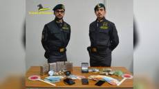 Savona, arrestati un fruttivendolo e la compagna: avevano 3 kg di hashish