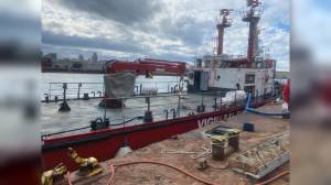 Genova: chiatta rischia di affondare in porto, messa in sicurezza dai Vigili del fuoco